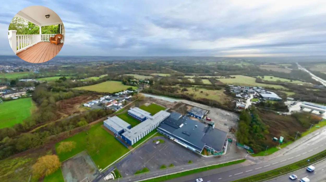 Palms Hotel in Hornchurch Applies for New Porch and Canopy