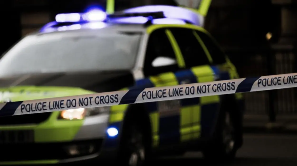 Tooley Street Bermondsey Car Crash Three Men Hospitalised