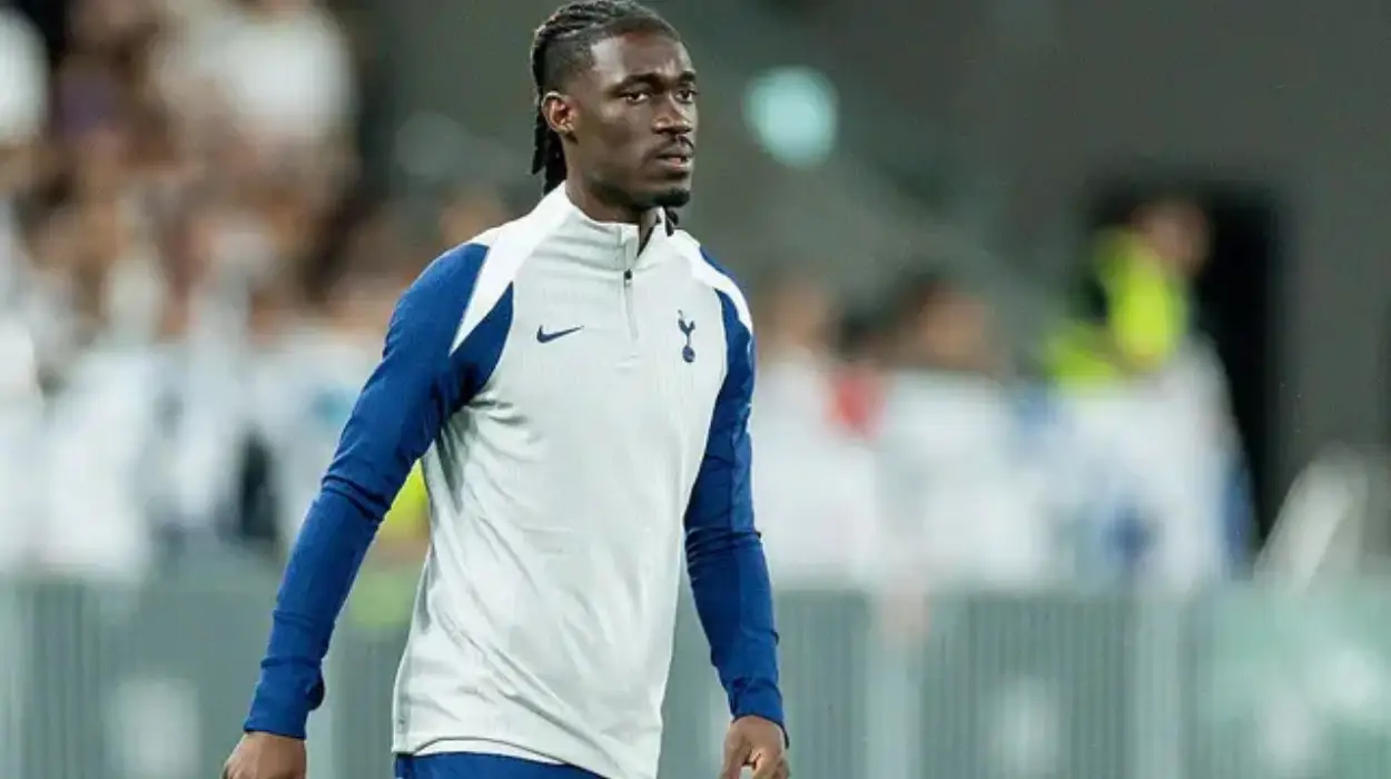 Tottenham, West Ham, Graham Potter Eye Yves Bissouma Transfer 2025