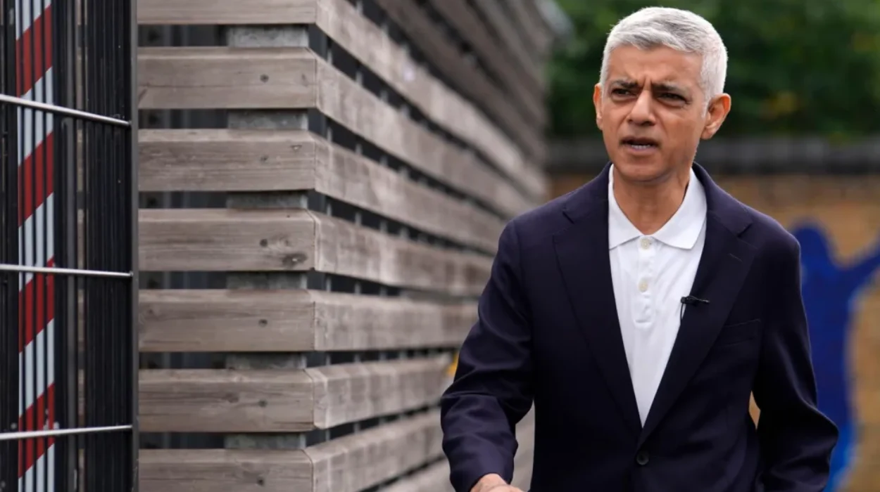 Sadiq Khan Launches Bakerloop Express Bus in South-East London