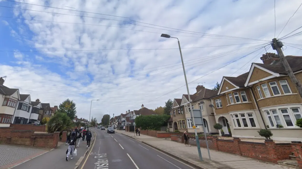 Upminster Road Crash Man Hospitalised in Hornchurch Collision